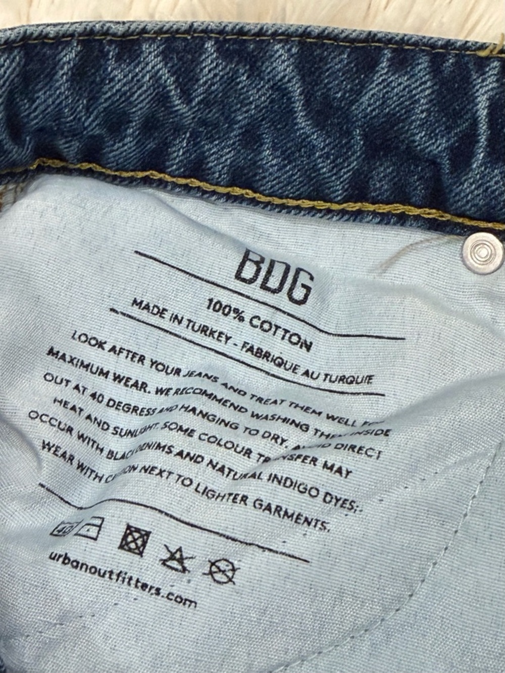 BDG Urban Outfitters Jessye Two Tone Jeans 28 x 32 Colorblock Denim Raw Hem Y2K - Picture 7 of 7